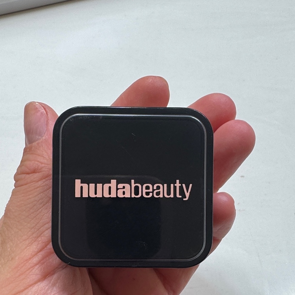 HUDA BEAUTY Pound Cake Baby Bake Loose Setting Powder - Picture 2 of 4